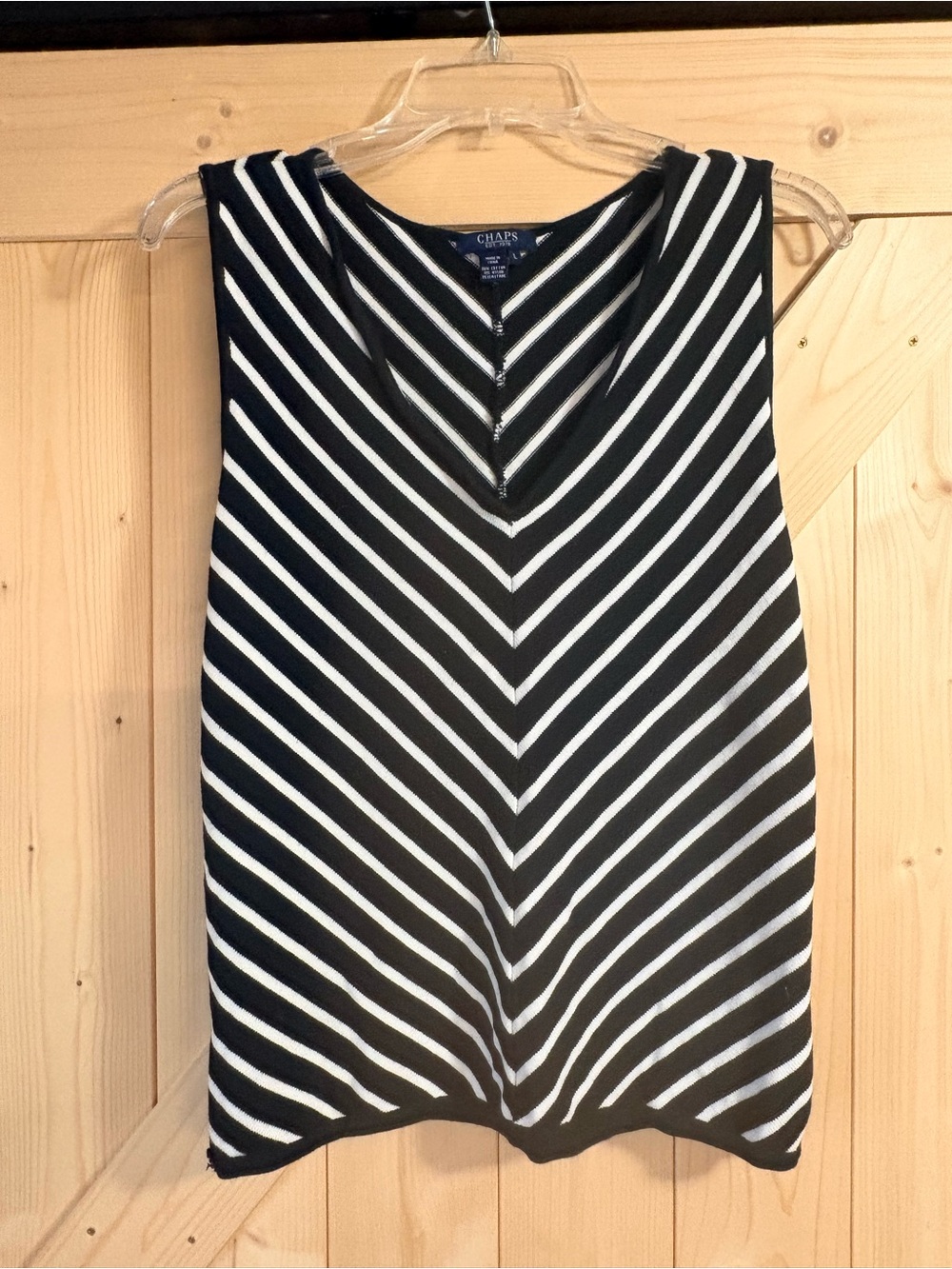 Chaps Black & White V-Neck Striped Sleeveless Lightweight Knit Top